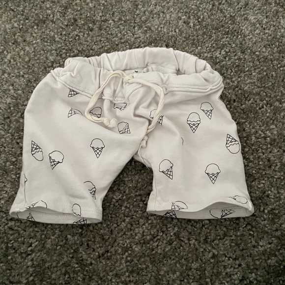 Gently Used Oh Baby! Pocket Shorts - Picture 1 of 2